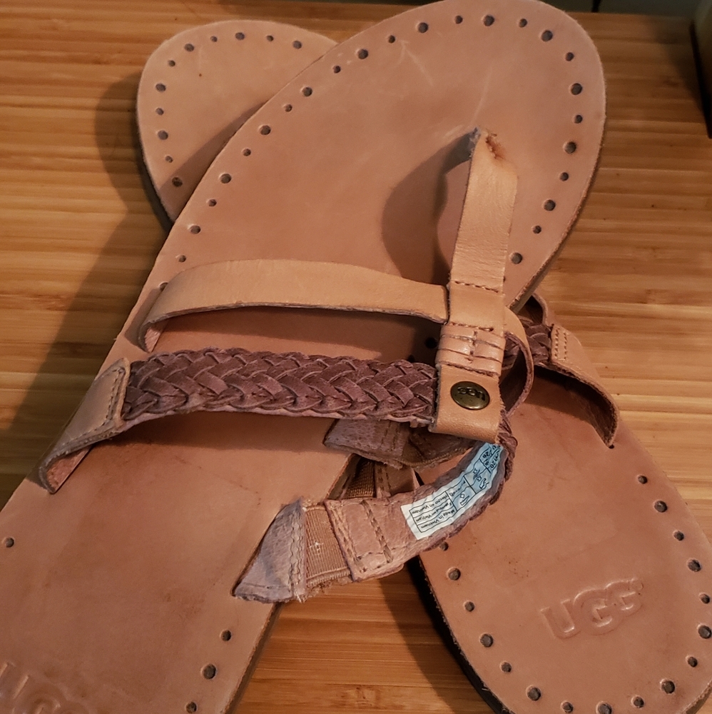 Tan leather Ugg thong sandals
